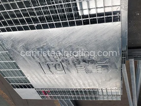 Type 4: checkered plate with customized letter