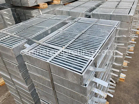 Drain grating with hinge and fish tail
